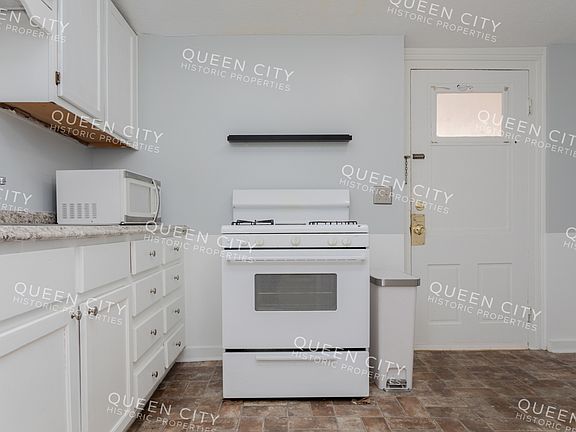 5th image of 827 W Beverley St #3
