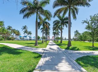 Corona Bay Townhouses Con, Miami, FL 33137