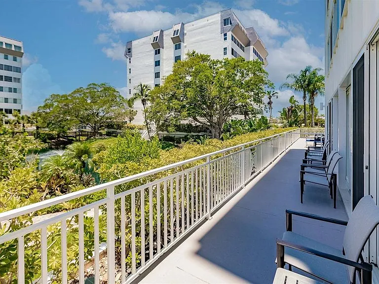 1125 W Peppertree Dr #102 — Photo 35