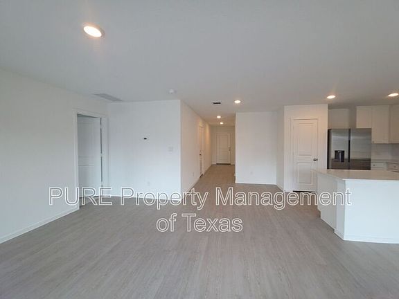 3rd image of 313 Stratus Ln