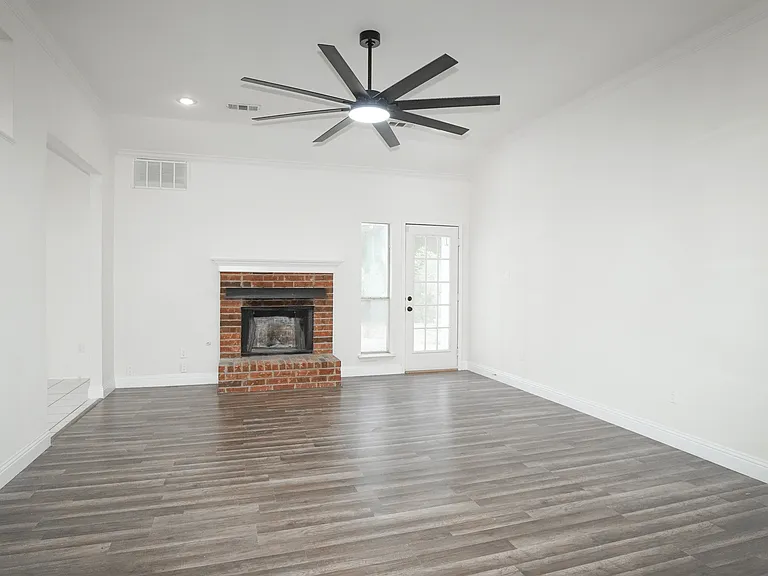 3109 Scott Dr — Photo 4