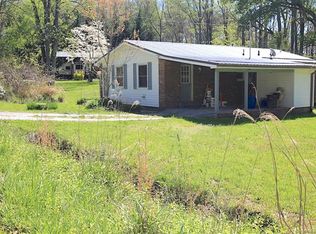 132 N Clear Creek Rd, Hendersonville, NC 28792