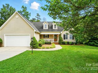 6530 Fly A Way Dr, Denver, NC 28037
