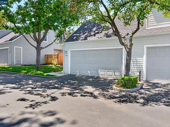 3rd image of 726 Buena Vista Pl