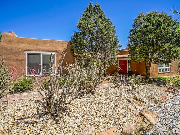 2nd image of 947 Camino De Lucia