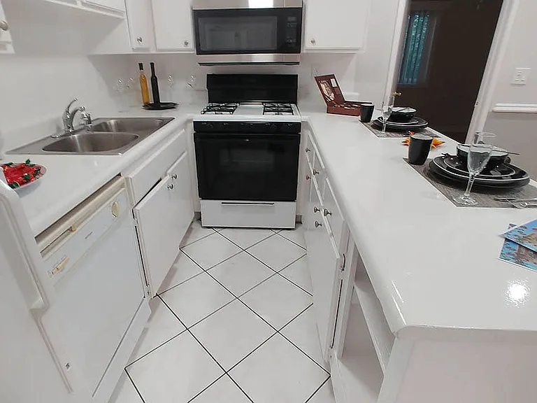 Five Star Suites — Photo 31
