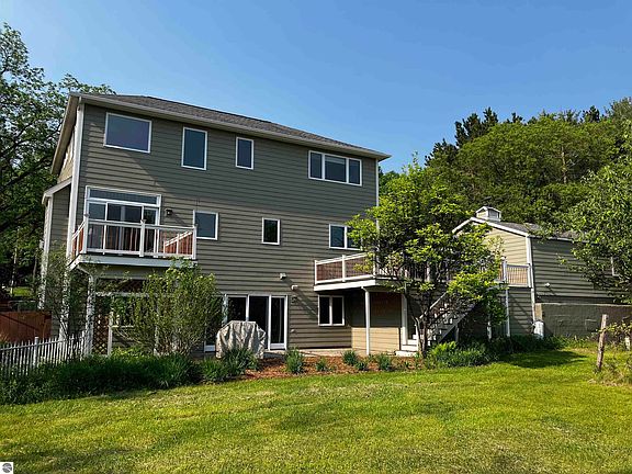 3rd image of 3815 Jefferson Ave