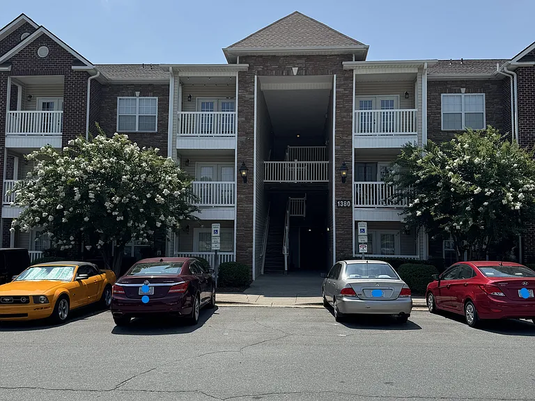 1380 Hertiage Pointe #201 — Photo 8
