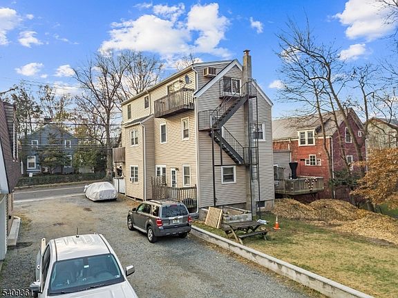 4th image of 194 Saddle River Rd