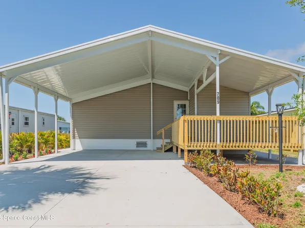 709 Lark Dr, Barefoot Bay, FL 32976