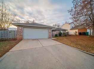 1006 Valley Ct, Edmond, OK 73012