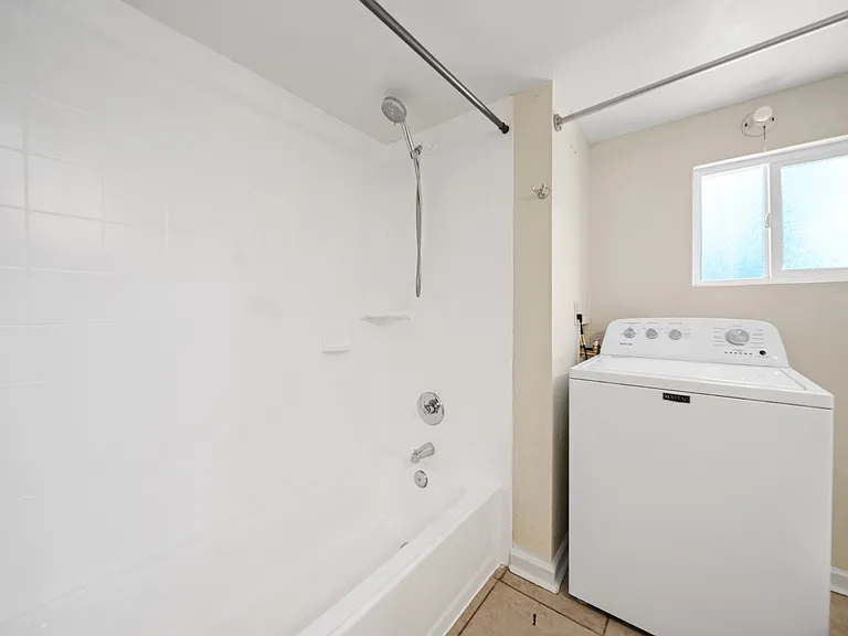 562 Eastwood Dr — Photo 12