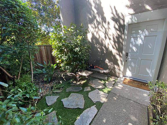 2nd image of 1 Cottonwood Pl