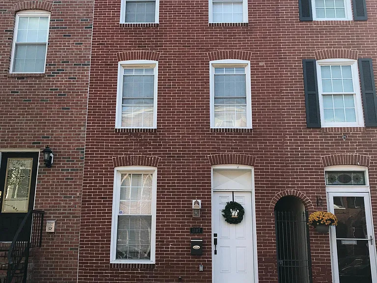 1107 William St — Photo 1