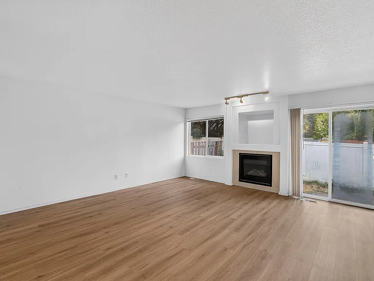 5146 NE Schoeler Cir — Photo 3