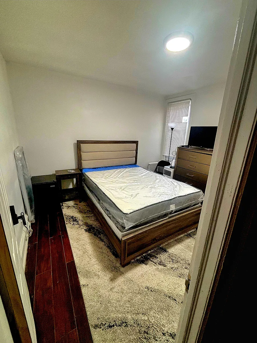 Bedroom (3) Full Bed - Ogontz Ave