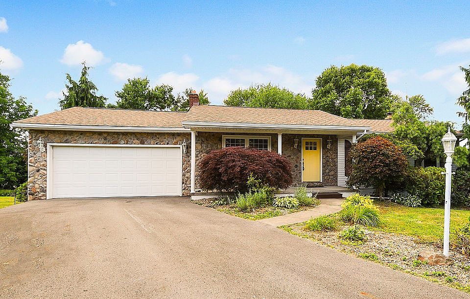 1st image of 229 Wallace Cir