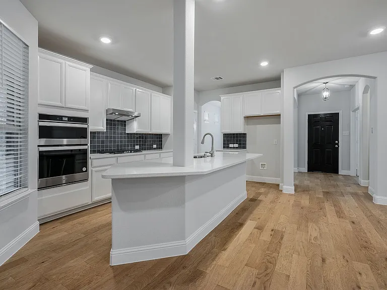2037 Almassera Dr — Photo 7