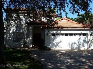 8233 NW 199th Ter, Hialeah, FL 33015