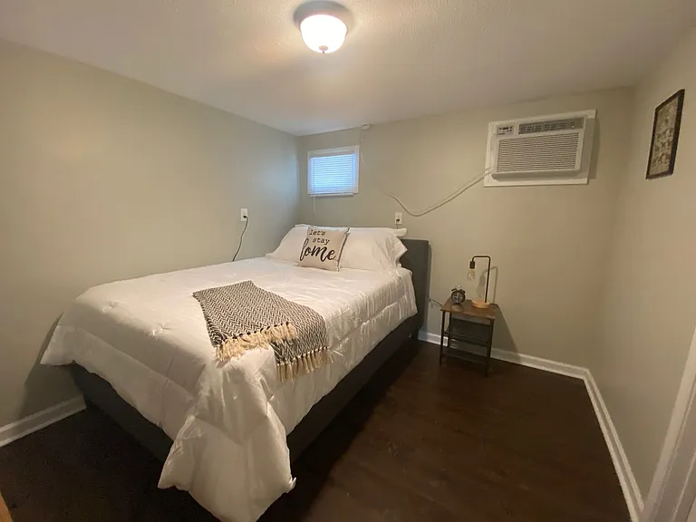 R- 415 N Martin Luther King Blvd — Photo 11