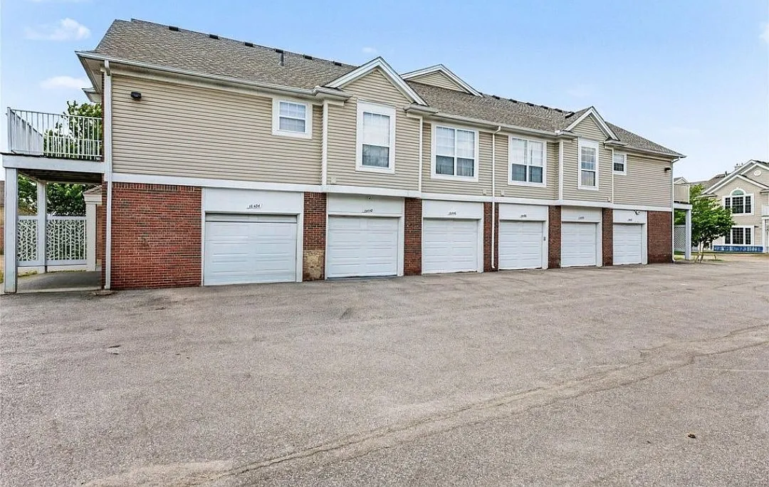 2 bed, 1632 sqft, $1,900 — Photo 2