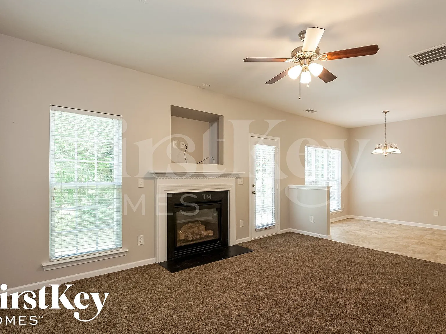 4 bed, 2.5 bath, 2358 sqft, $3,035 — Photo 3