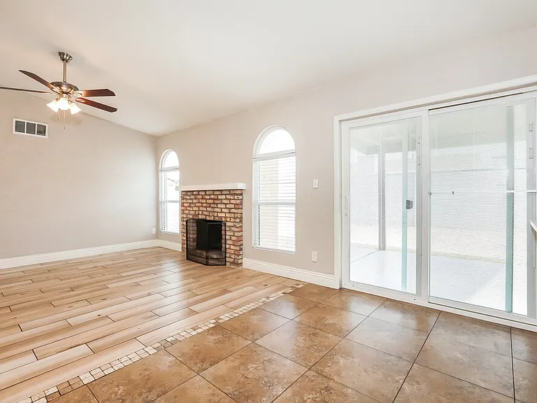 631 W Lindner Ave — Photo 4