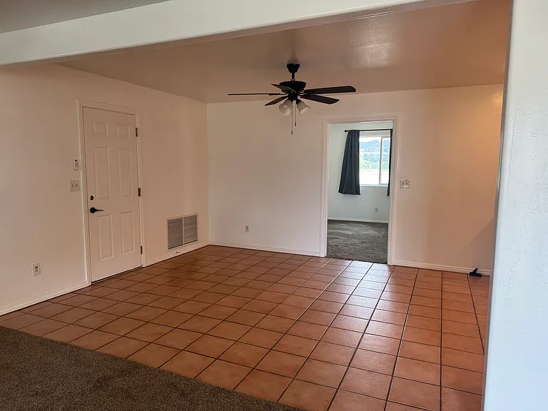 32 Browns Rd — Photo 1