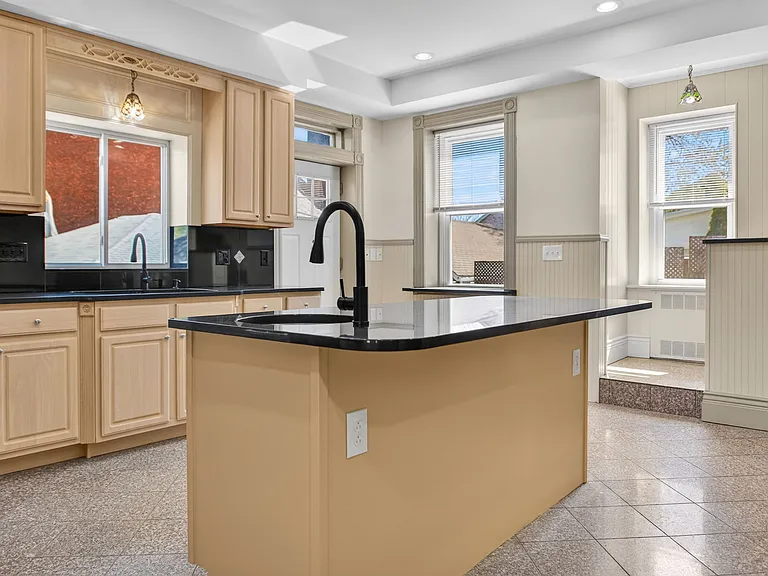 21 Ulster Ave #A — Photo 6