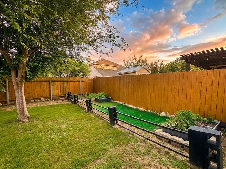 4325 Rolling Water Dr — Photo 19