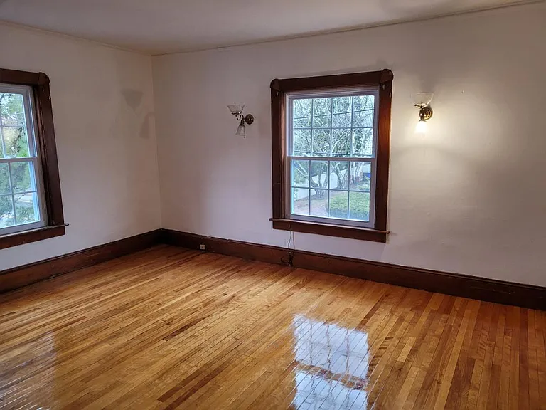 2060 Elm St — Photo 17
