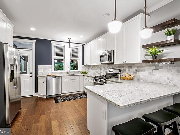 3rd image of 3019 Keswick Rd