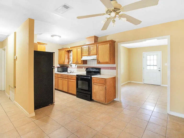 1113 S Vermont Ave — Photo 5