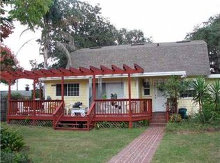 336 1st St, Geneva, FL 32732