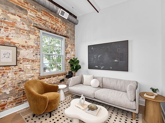 5th image of 901 King St #204