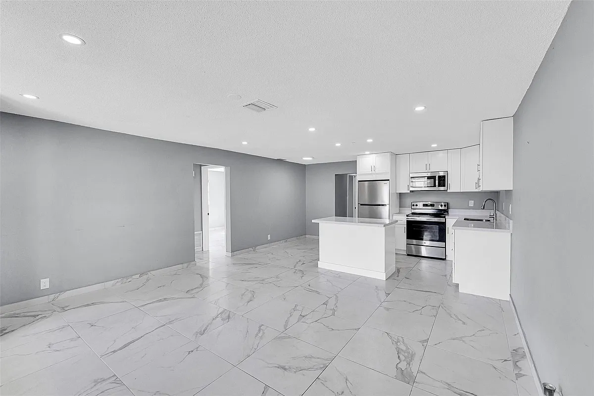 Building Photo - 4681 SW 43rd Ter