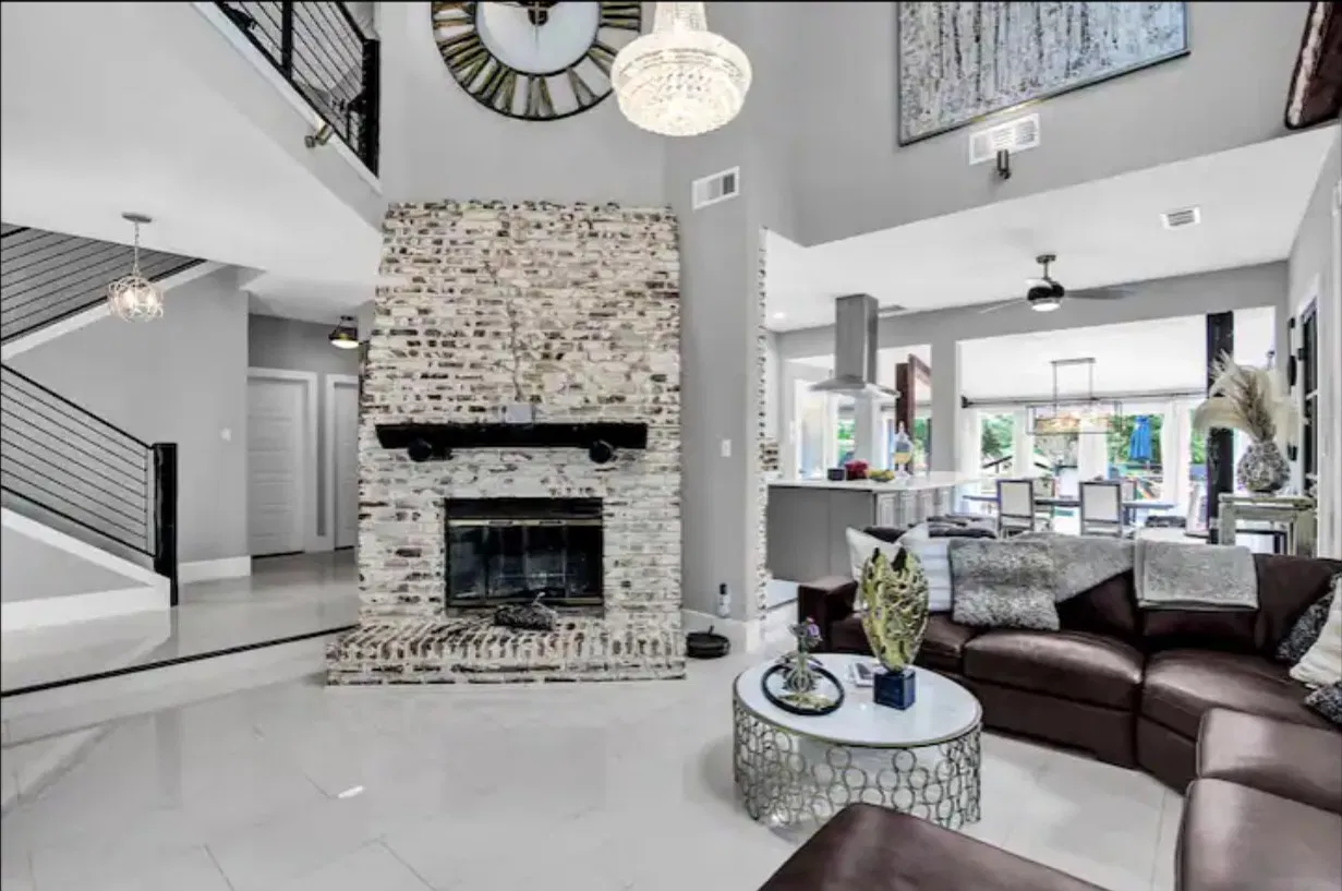3 bed, 2315 sqft, $5,400 — Photo 1