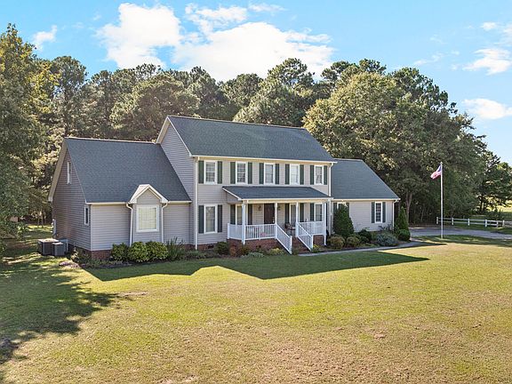 3rd image of 617 Foxwood Drive