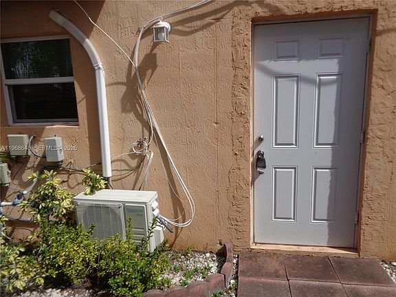 5th image of 2060 SE 14th St