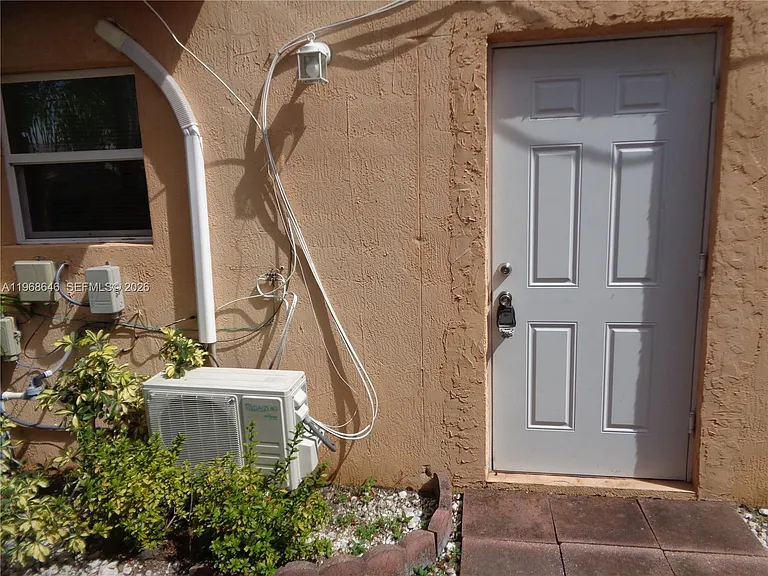2060 SE 14th St — Photo 5