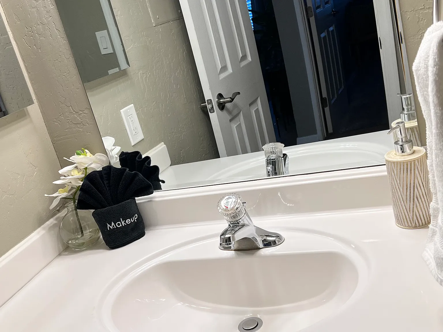 115 E Cortez Dr — Photo 1