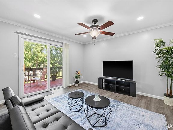 3rd image of 92 Conway Cove Dr
