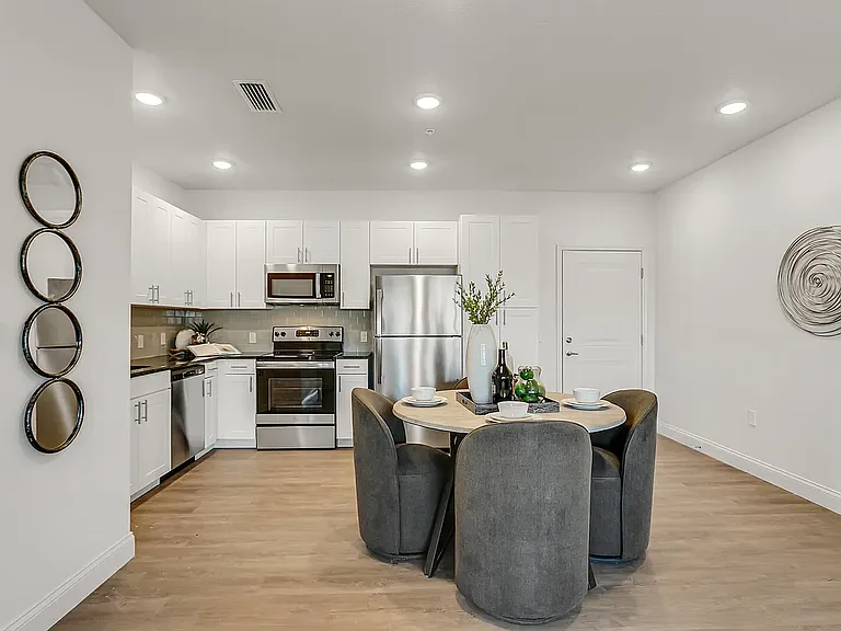 Grand Oak Apartments — Photo 7