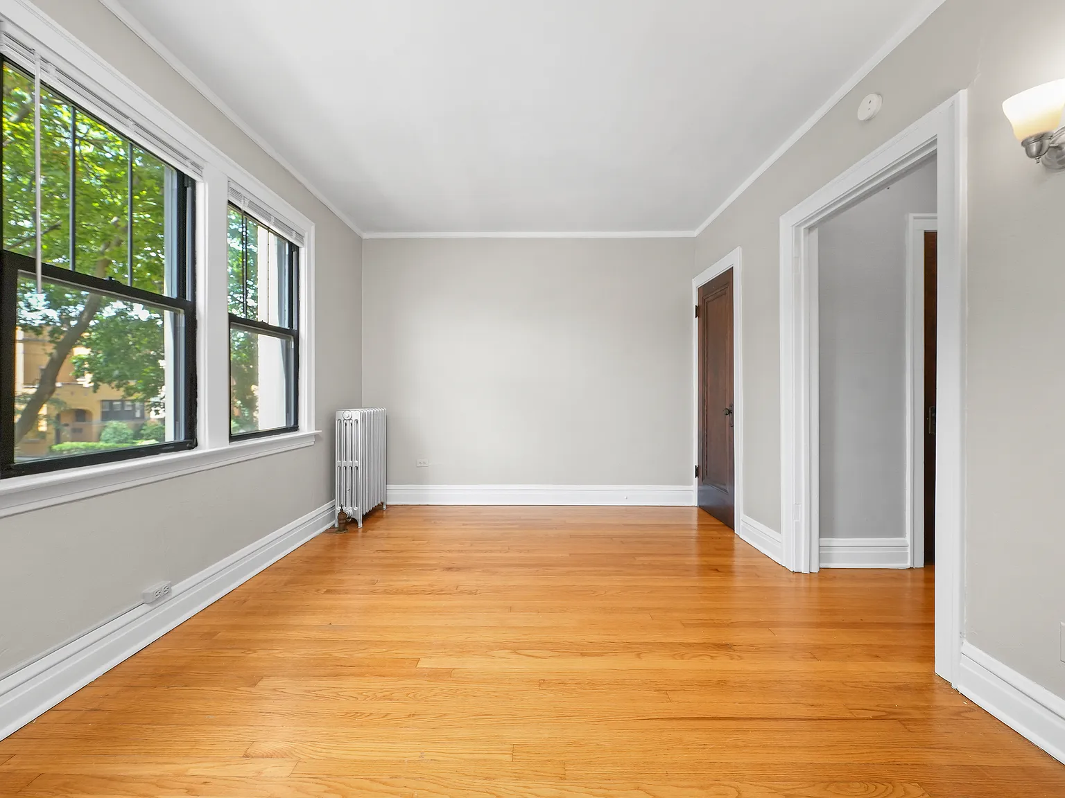 Spacious and Bright Two-Room Studio on Top Floor! Heat and Water Included! — Photo 4