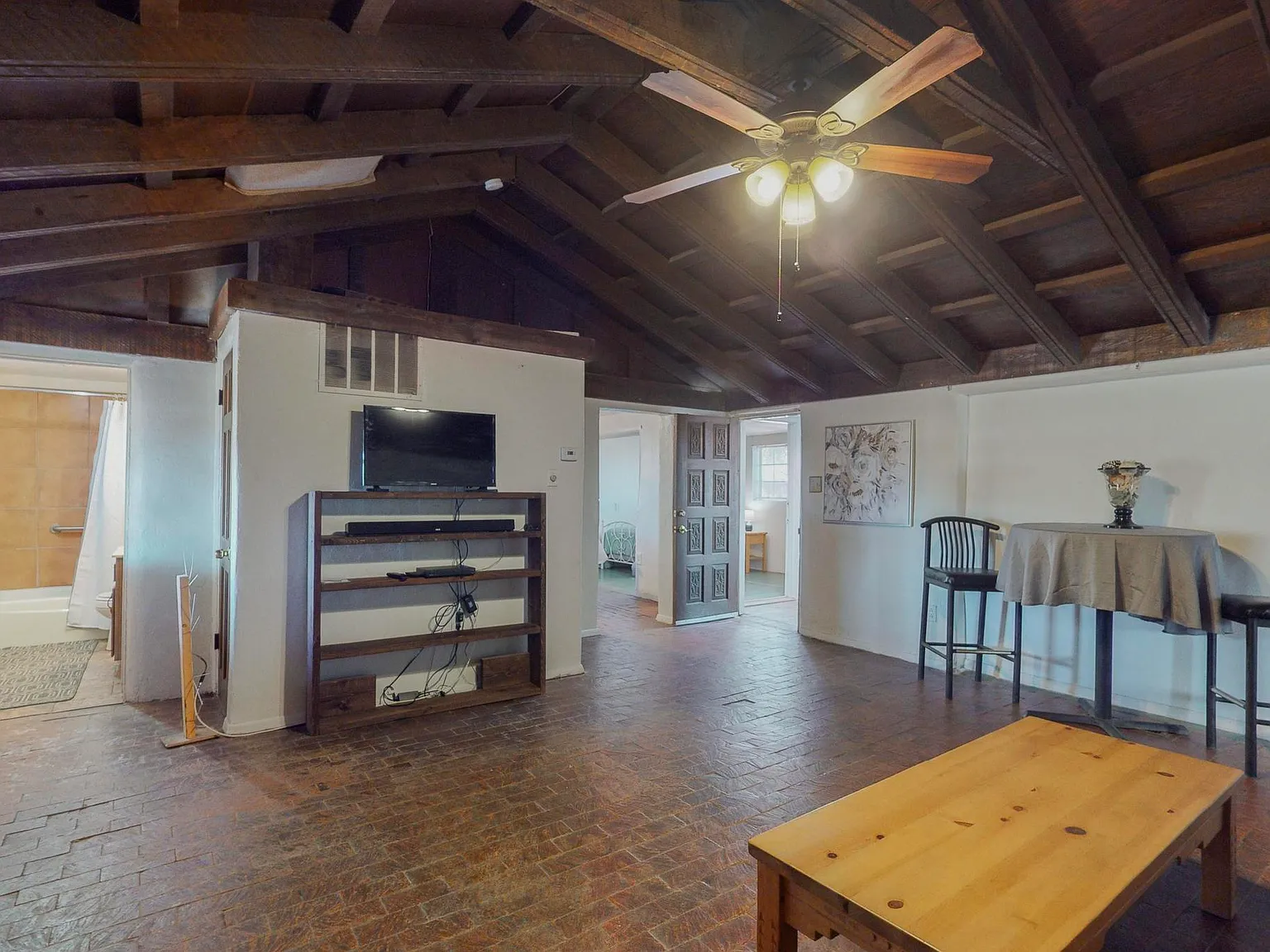 3 bed, 1600 sqft, $1,895 — Photo 4