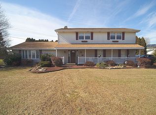 5004 Donna Dr, Coplay, PA 18037