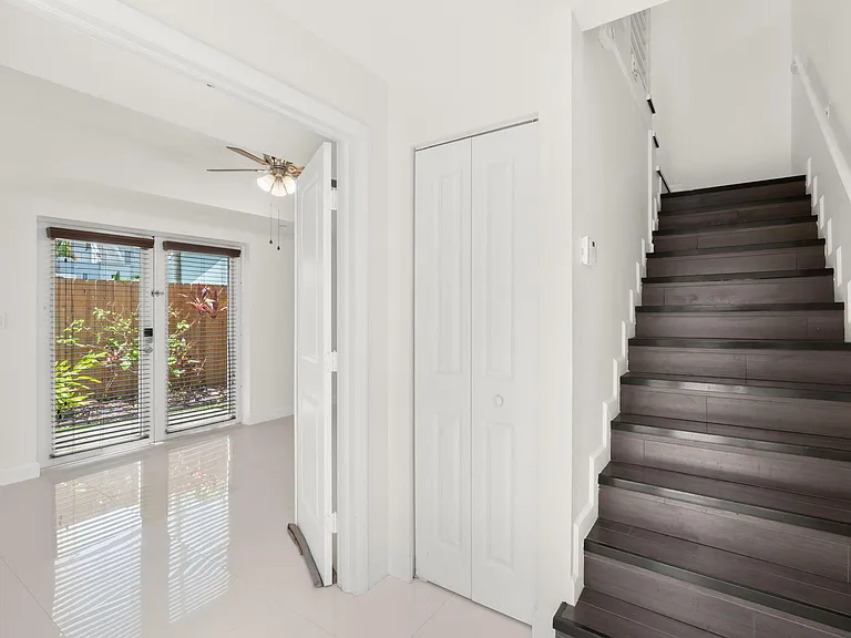 622 NE 10th Ave — Photo 14