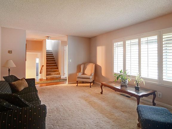 4th image of 6312 Solano Dr