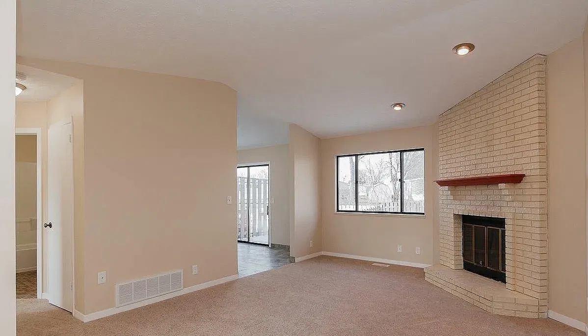 2 bed, 1.5 bath, 1300 sqft, $1,695 — Photo 2