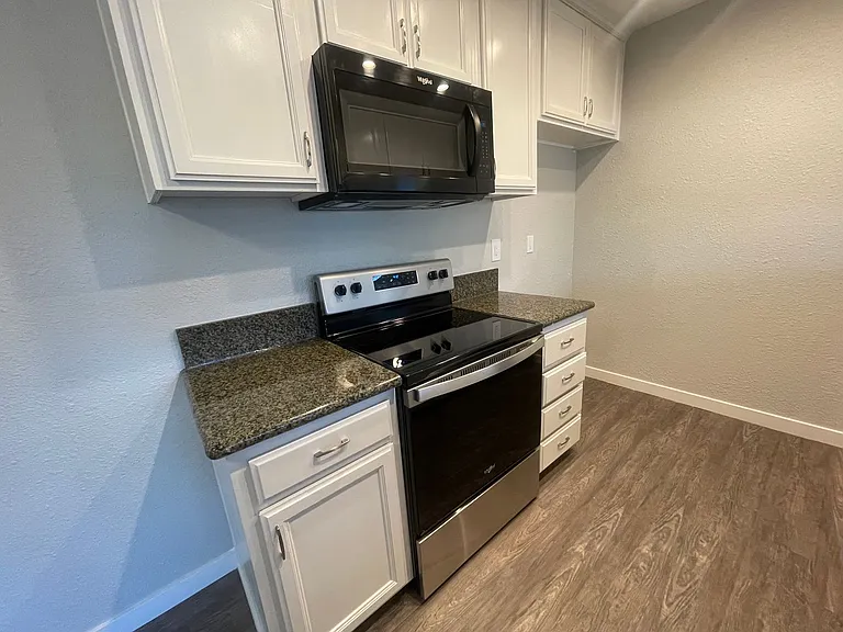 Park Plaza Apartments — Photo 53